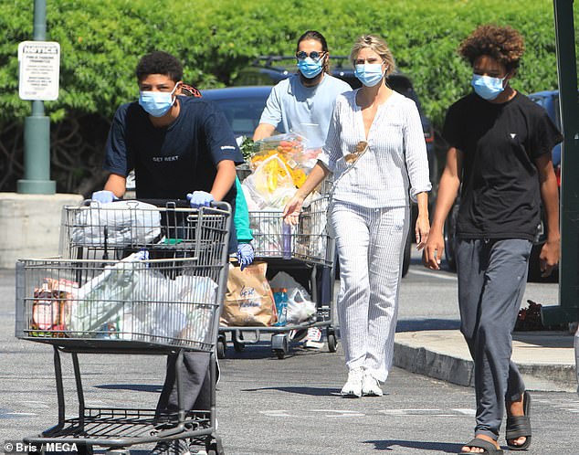 Heidi Klum Fills Up Two Shopping Carts For Her Family Of Six Health Readsector